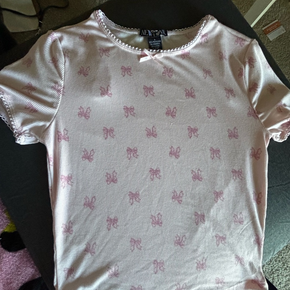 Xhilaration Pink Short Sleeve Tee with Bow Pattern